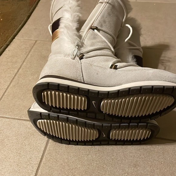 Nike Boots. Size 6. Good pre-owned condition. See photos. - Picture 7 of 7